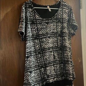 Black and White Patterned Women's Top